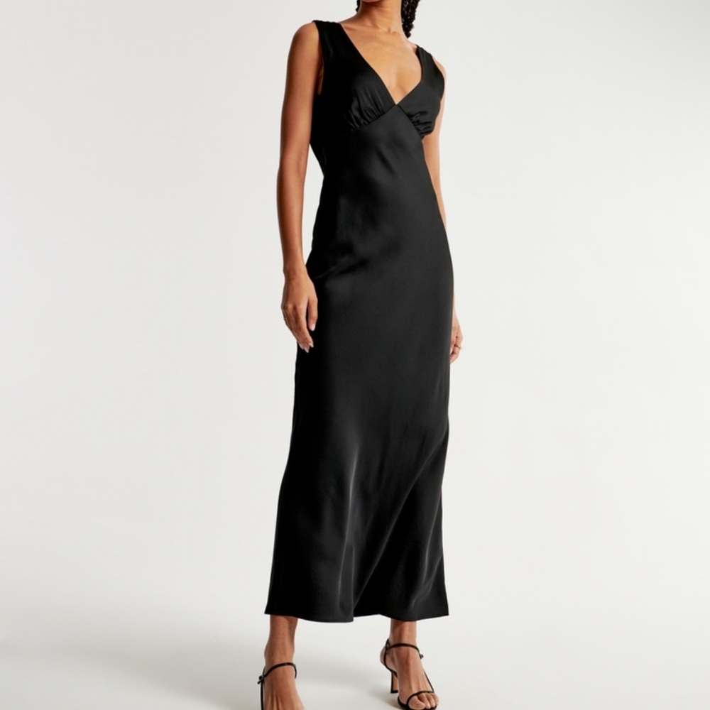 Elegant Black Sleeveless Dress
